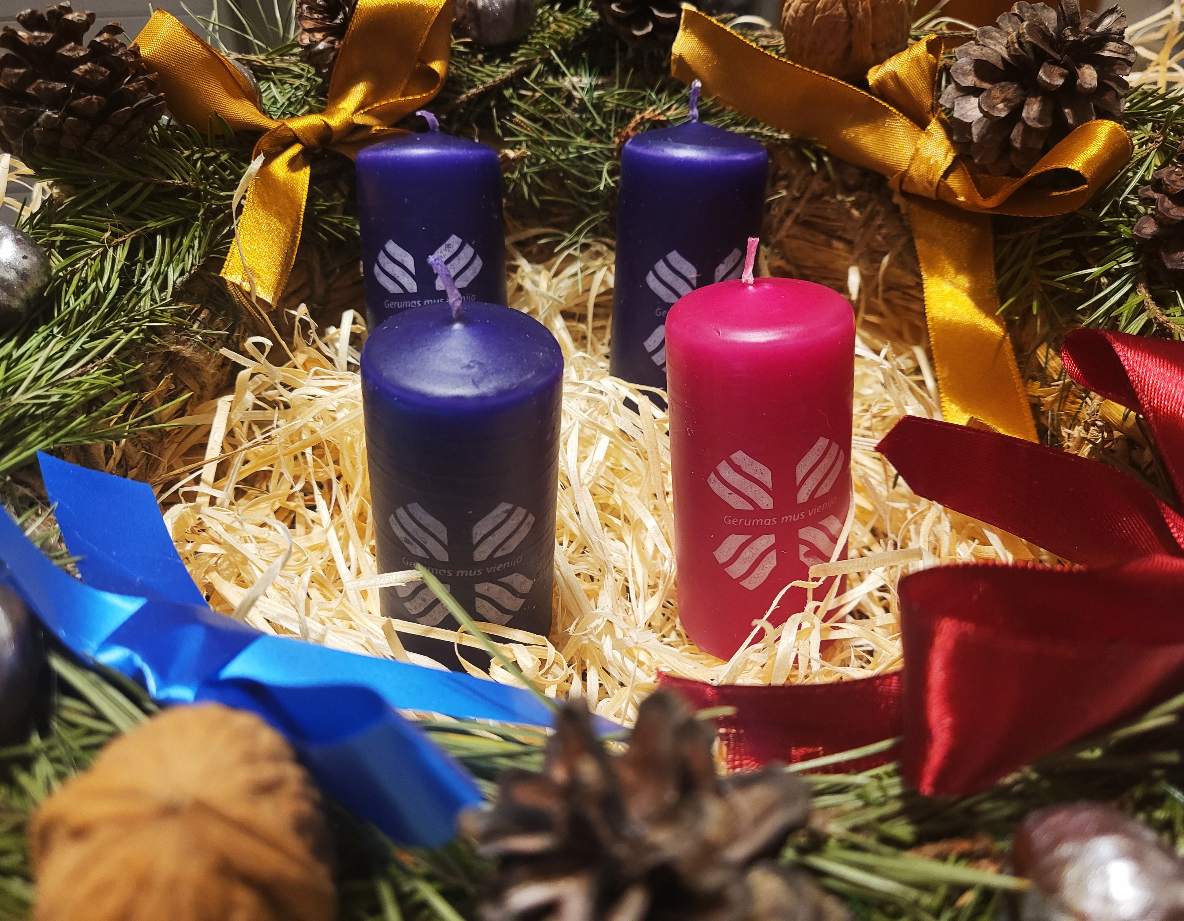 Prasideda adventas – Caritas kviečia padėti vargstantiems ir parsinešti šviesos